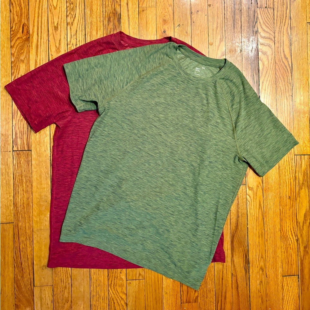 Pair of Gap Fit Workout Shirts, size Large (2)